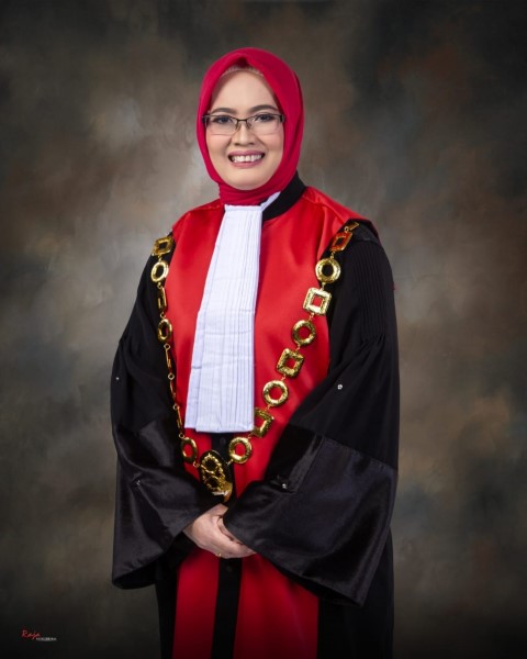 foto toga ibu fitri.jpeg